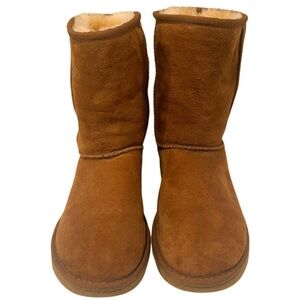 UGG Australia Classic Short Boots Chestnut Brown Women’s Size 6 W Cozy Shearling